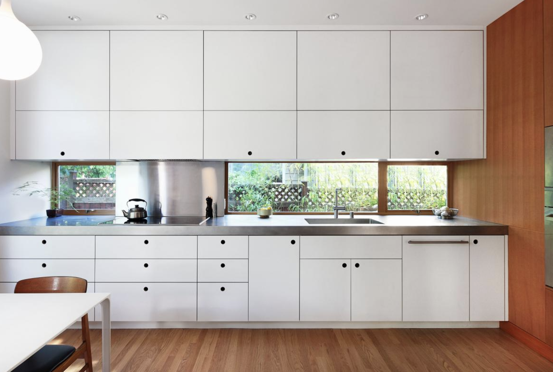 دکوراسیون آشپزخانه سفید مدرن